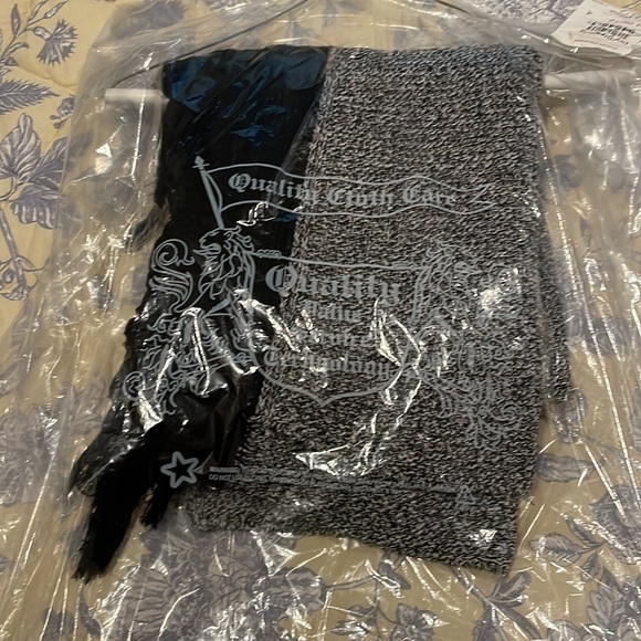 CABI oversized pepper Shawl Wrap with Fringe - Picture 3 of 4